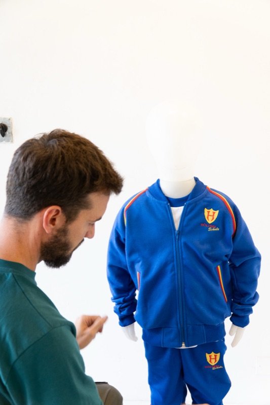 Revision de campera Holters Schule antes de filmar